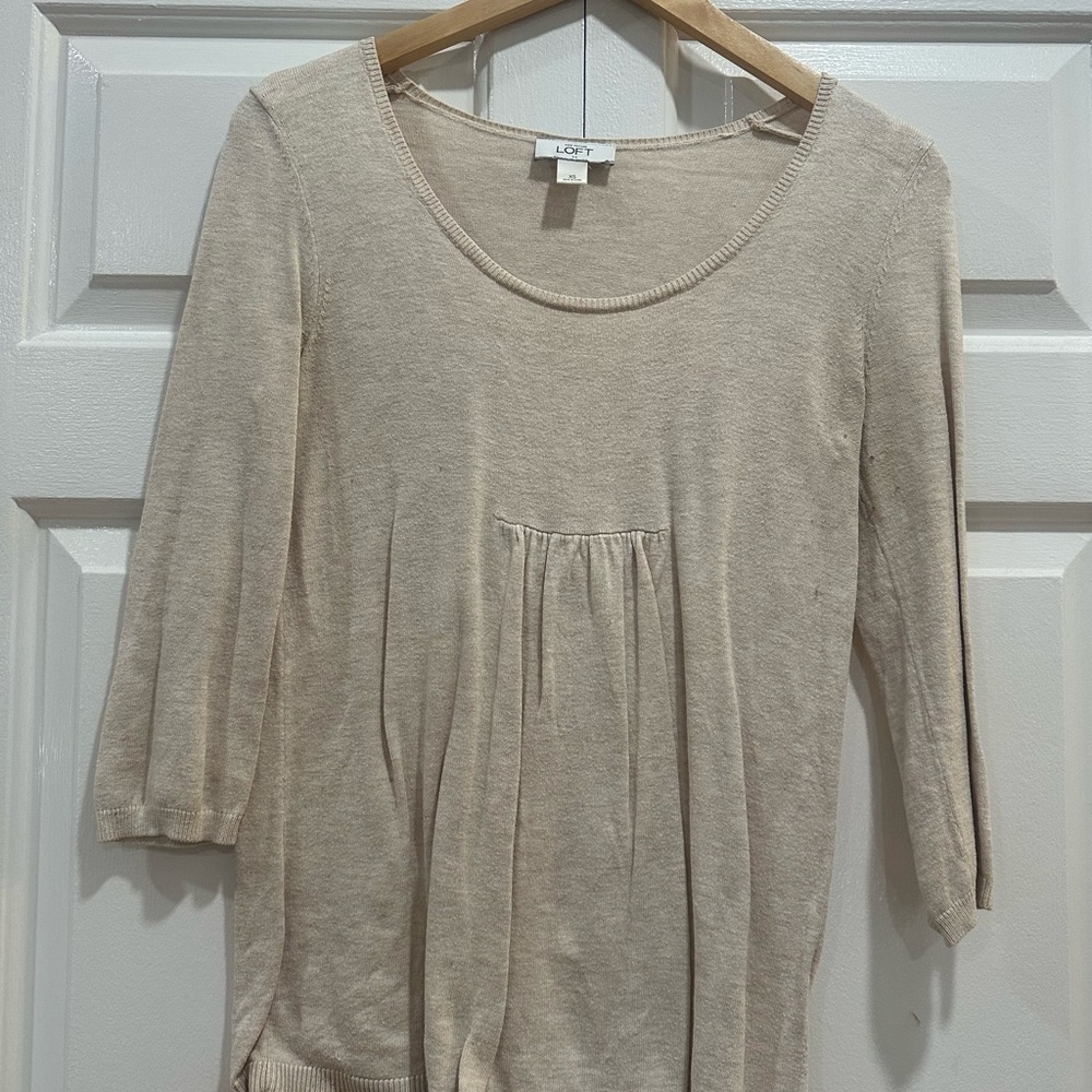 LOFT Women's Beige sweater